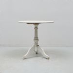 1369 3252 PEDESTAL TABLE